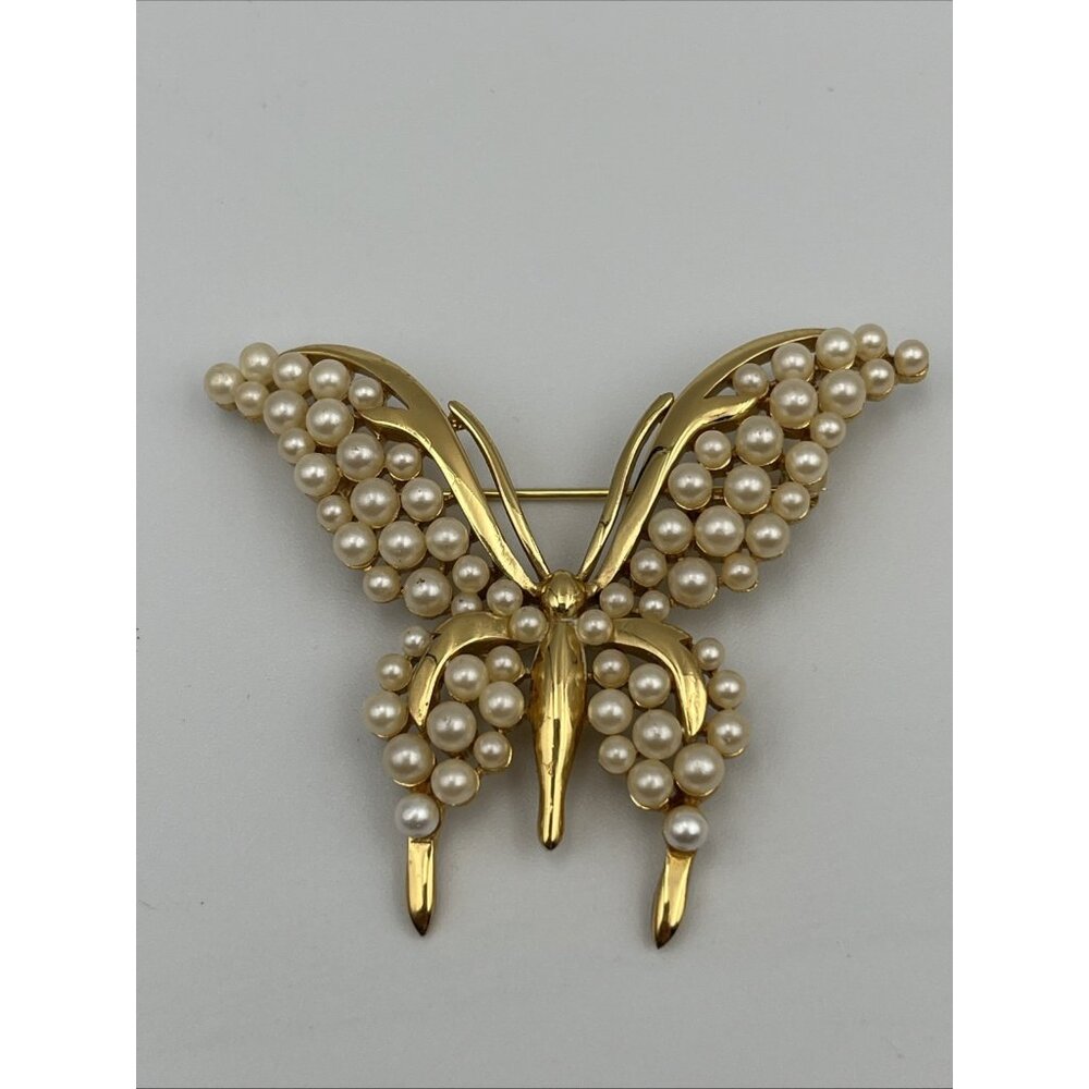 Vintage Crown Trifari Faux Pearl Butterfly Brooch Pin Gold Tone Granny Core EUC
